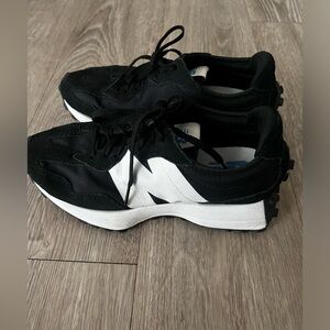 New Balance 327 core sneakers in black